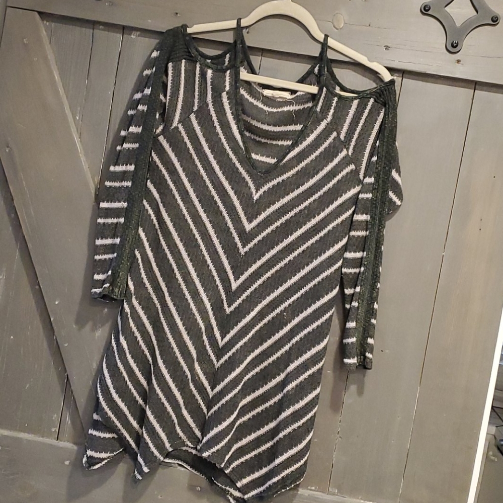 Cold shoulder tunic sweater